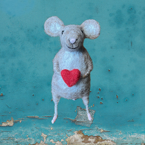Needle felt mouse with love - needle,