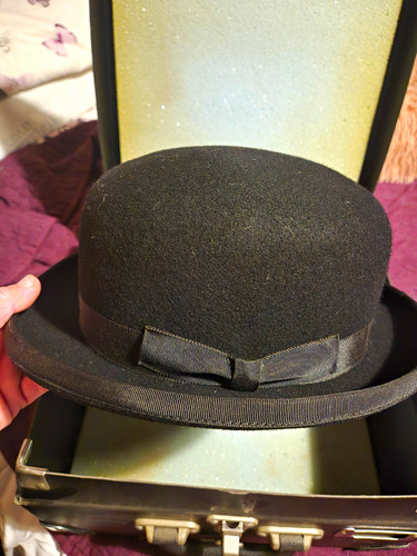 Black felt bowler hat - felt,