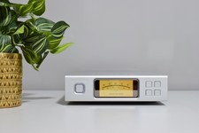 AURENDER N100 MUSIC SERVER STREAMER. AUDIOPHILE DIGITAL OUTPUT. EXCELLENT.