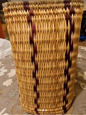 Fully and beautifully weaved storageBasket,in BeigEandBrown andBungundy colours.