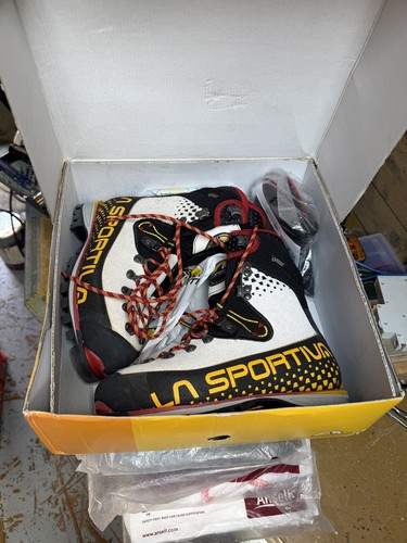 Womens sportiva nepal - la,