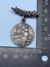 1919 Dated Medal Commemorating the end of World War One with Wreath