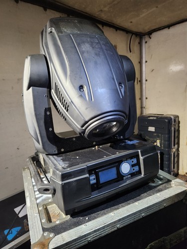 Robe 700at color spot - robe, movers