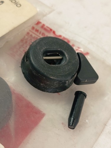 Left window clip az96153 - left,