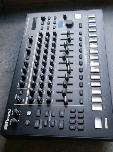 Roland tr8s drum machine - machine, with