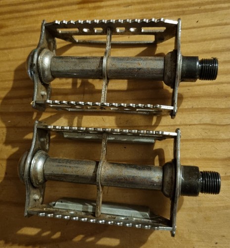 Vintage road bike - road, pedals