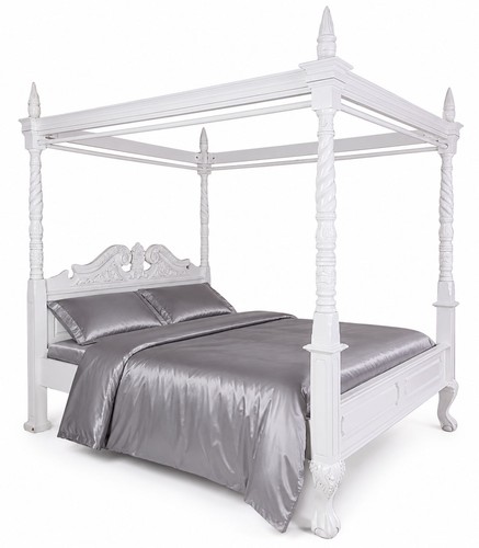 Four poster bed double bed