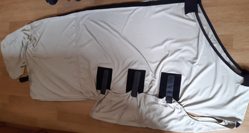 Snuggy hoods fly - relief, rug