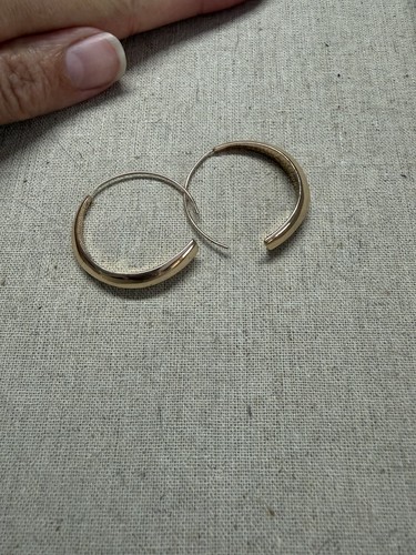Stella dot gold tone - dot,
