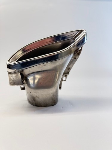 Left side tail pipe - side, e