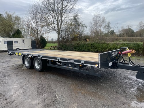 Low loader tractor trailer - low,