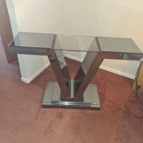 Mirrored shaped consol unit - mirrored,