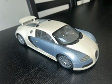 Minichamps 1/18 Scale   - Bugatti Veyron Top Gear - White/Blue