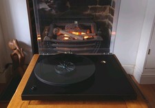 Rega Planar 3 Turntable (No