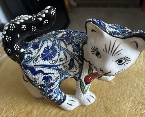 Ceramic cats