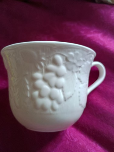 Wedgwood strawberry and - -, vine