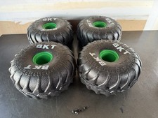 x4 Mega Monster Jam Grave