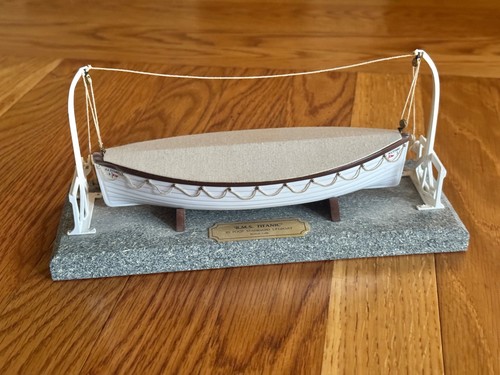 Rms titanic lifeboat model - titanic,