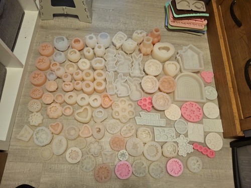 Job lot 100 silicone moulds - lot, 100+