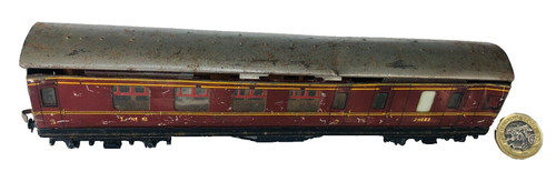 Model railway train - train, carriage