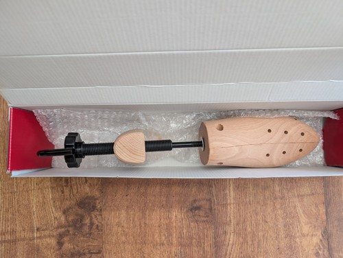 Shine wooden shoe - shine, stretcher