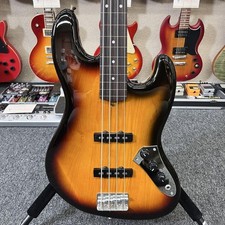 Bacchus Fretless Bass Guitar Sunburst Finish Excellent Playability