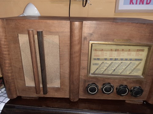 Vintage 1940s valve radio - valve,