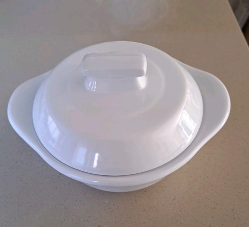Pampered chef two tone - two, lidded