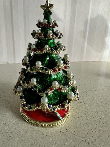 Green christmas tree - green,