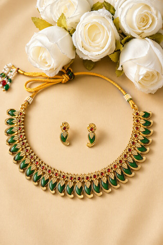 Green red palakka mala - green,