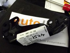 Anti roll bar mounting bracket