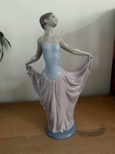 Rare lladro porcelain figurine - rare,