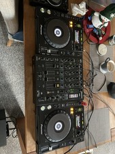 2 x Pioneer CDJ-850 Decks