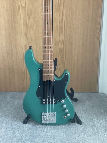 Cort short scale bass - short,