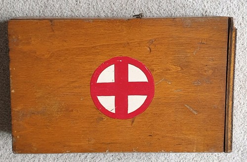 Vintage wood first - first, aid