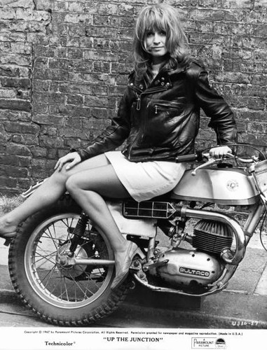 Suzy kendall posing - suzy,