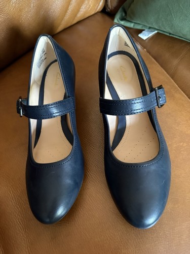 Woman clarks shoes size 5e - woman’s,