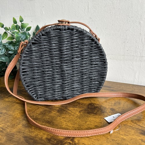 Round woven wicker rattan - round,