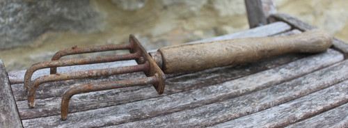 Vintage hand cultivator - , claw
