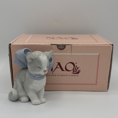 Nao lladro kitty present - by,