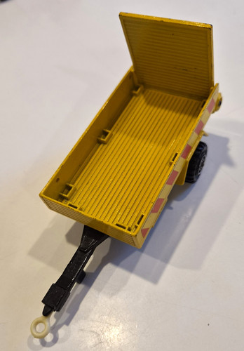 Britains farmyard tipping - farmyard,