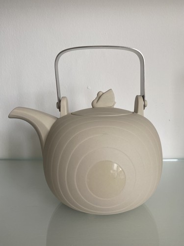 Hornsea concept swan lake - swan,