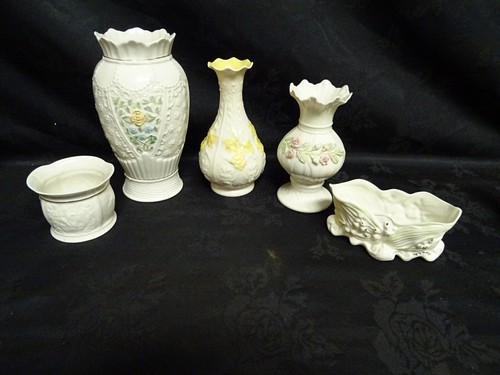 Five pieces irish belleek - pieces,
