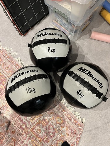10kg 8kg 4kg - wall, balls