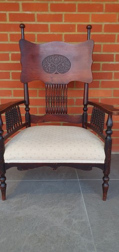 Antique low seated arm - low, arm/nursing