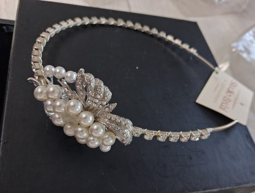Vintage pearl diamanté - &,