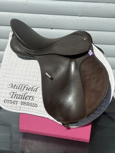 Inch brown wintec saddle - 17,
