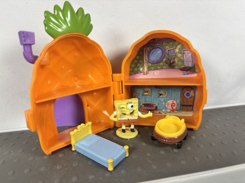 Spongebob pineapple house and - pineapple,