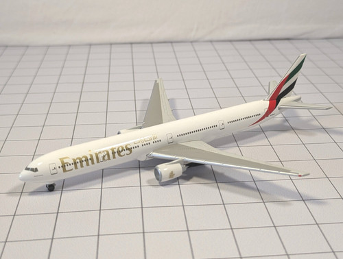 Emirates boeing 777 300 - emirates,