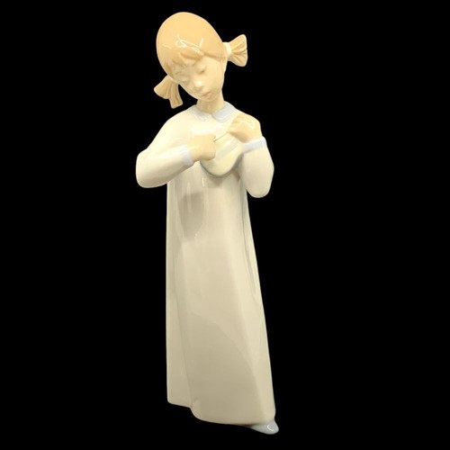 Lladro girl guitar - girl, w/guitar